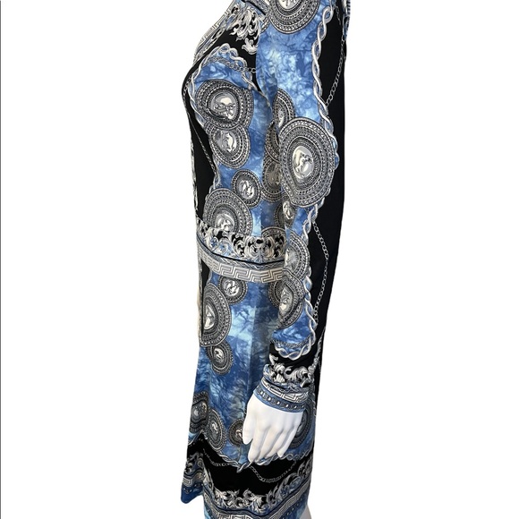 Cache-Stunning In Blue - Picture 2 of 5